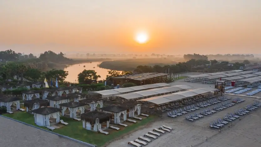 Port Nature otel havuz alanı